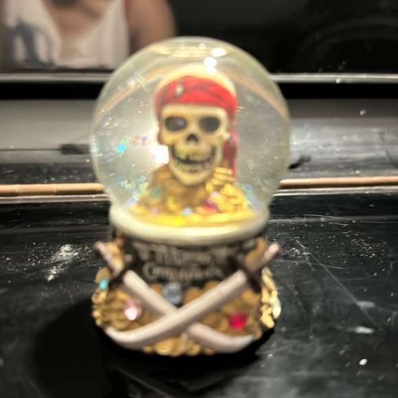 Mini pirates of the Caribbean snow globe Disney brand - Picture 1 of 3